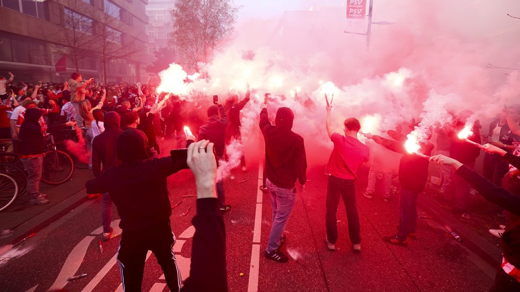 Foto: Ondanks vuurwerkverbod 93 mensen met brandwonden bij kampioensfeest PSV