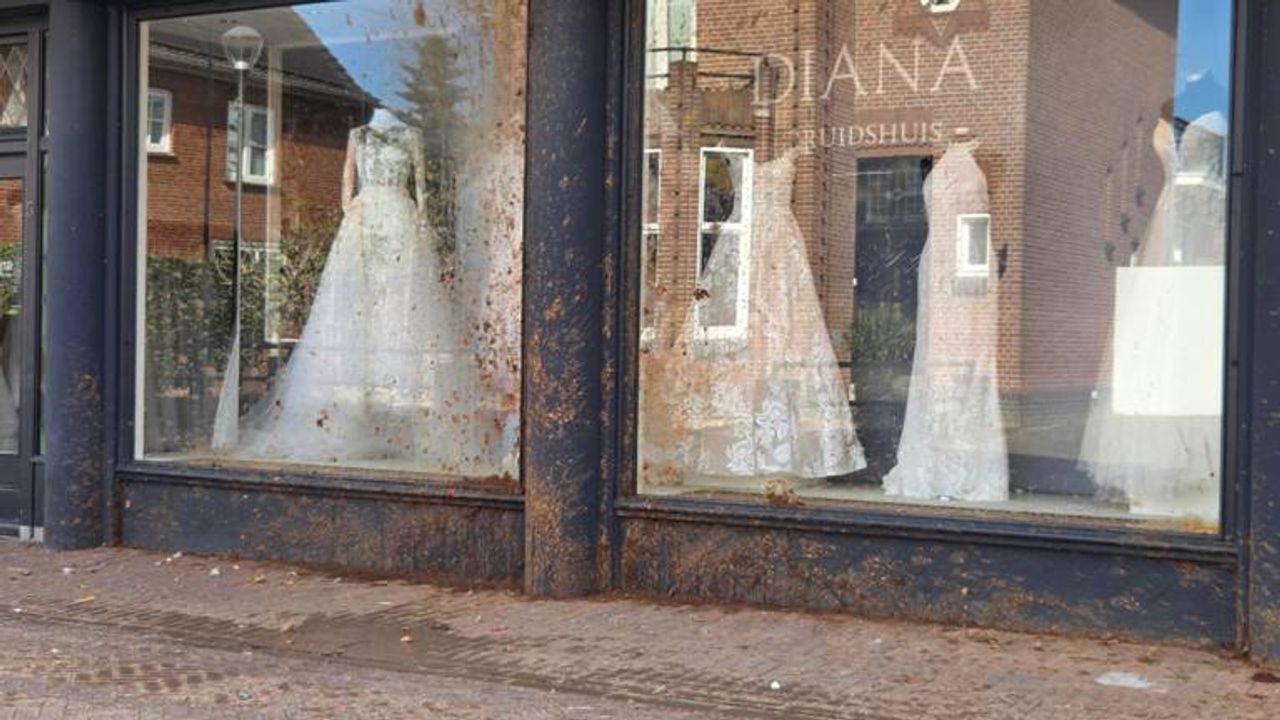 Gadver! Bom met poep ontploft bij bruidswinkel