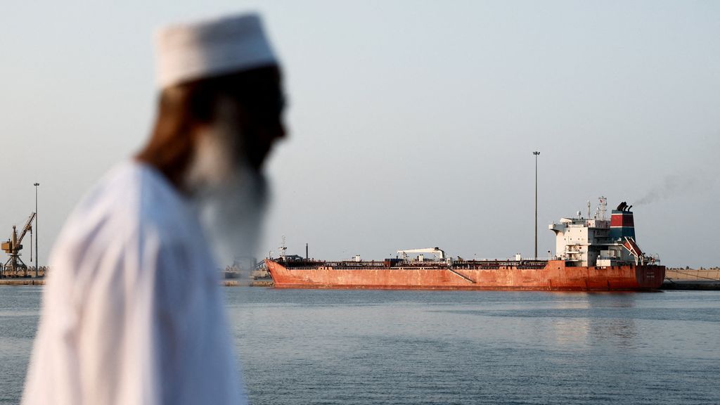 Foto: Ondanks bestand is Straat van Hormuz zo goed als dicht: 'Ruim 800 schepen gevangen'