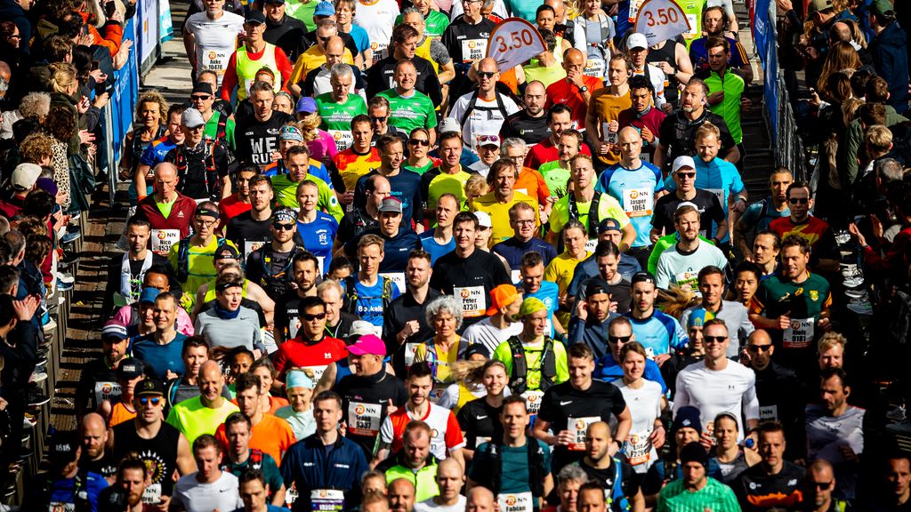 Worsteling met grote hardloopevenementen: meer geld, meer drukte, ‘minder puur’ Worsteling met grote hardloopevenementen: meer geld, meer drukte, ‘minder puur’