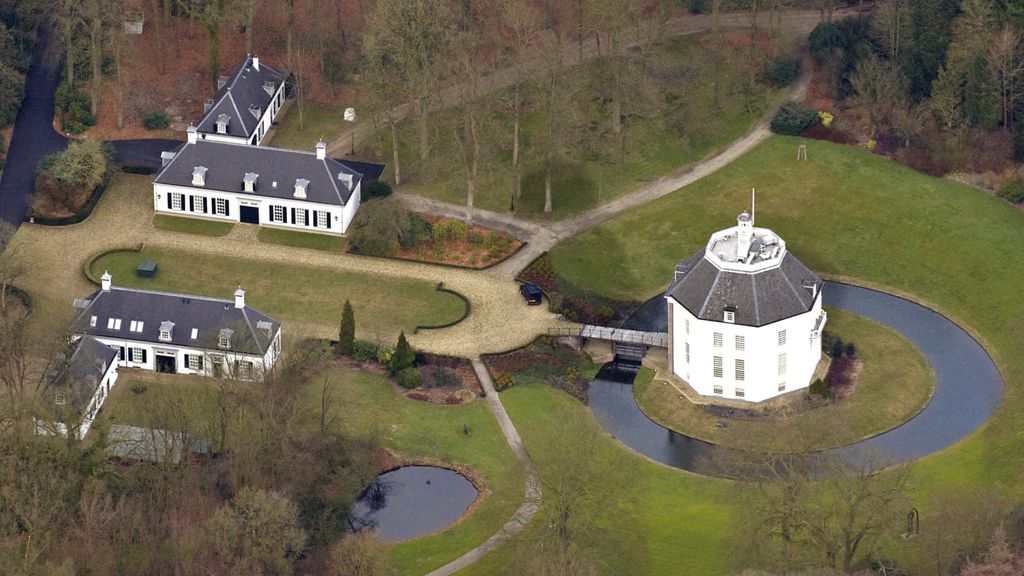 Onbekende drones vlogen boven huis prinses Beatrix, kazerne en goudkluis