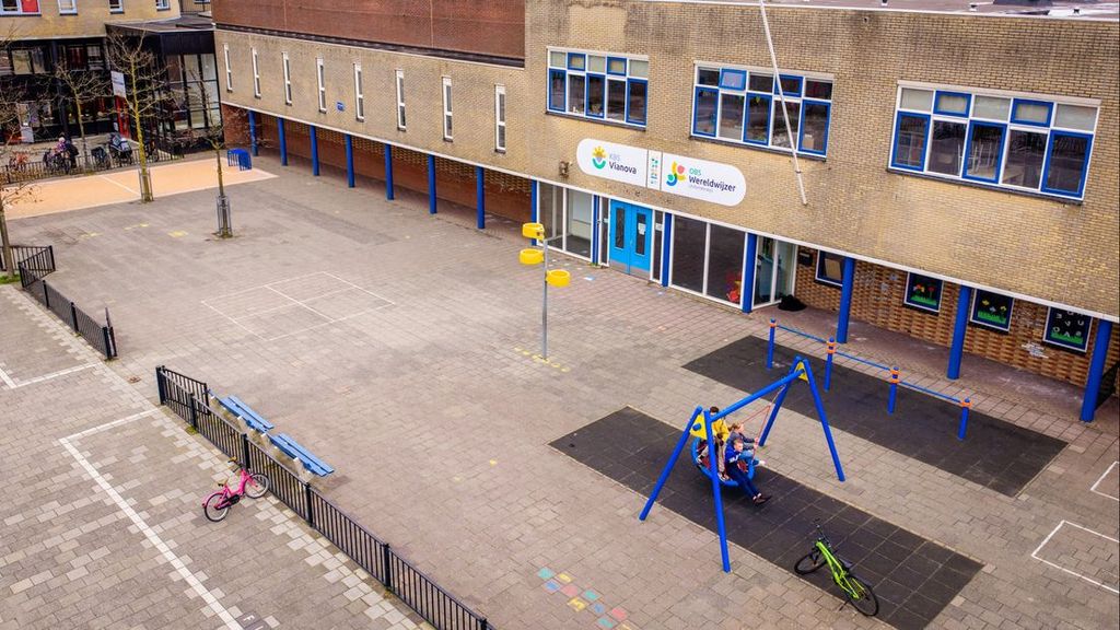 Man veroordeeld voor verkrachting 15-jarig meisje op schoolplein Alphen aan den Rijn Man veroordeeld voor verkrachting 15-jarig meisje op schoolplein Alphen aan den Rijn