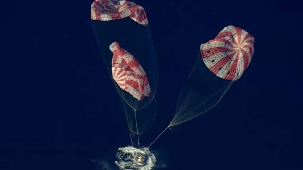 Foto: Artemis II is terug op aarde, bemanning 'maakt het uitstekend'