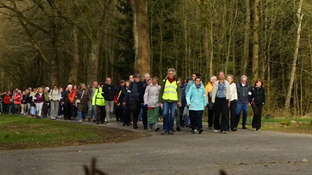 Foto: Herdenking vrouwenmars Westerbork: 'Ze werden meegenomen, de nacht in' 