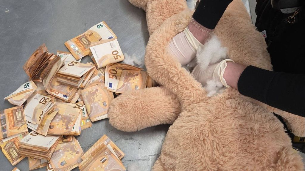 Politie vindt 50.000 euro cash in teddybeer Politie vindt 50.000 euro cash in teddybeer