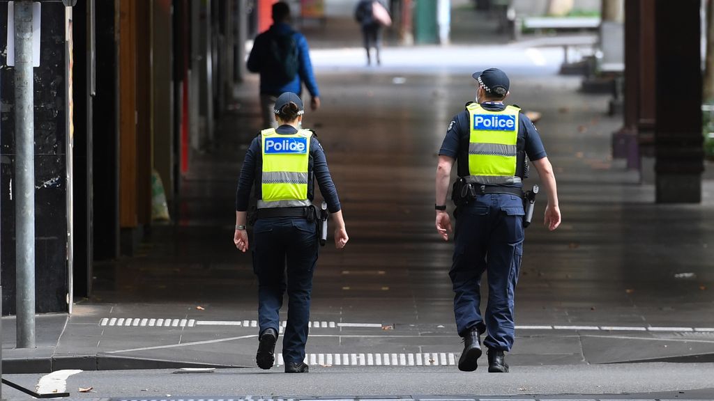 Australisch meisje van 13 voor de rechter voor 109 misdrijven Australisch meisje van 13 voor de rechter voor 109 misdrijven