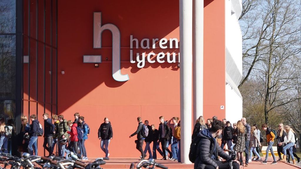 Foto: Nederlandse en Spaanse scholieren in Haren bedreigd met mogelijk vuurwapen