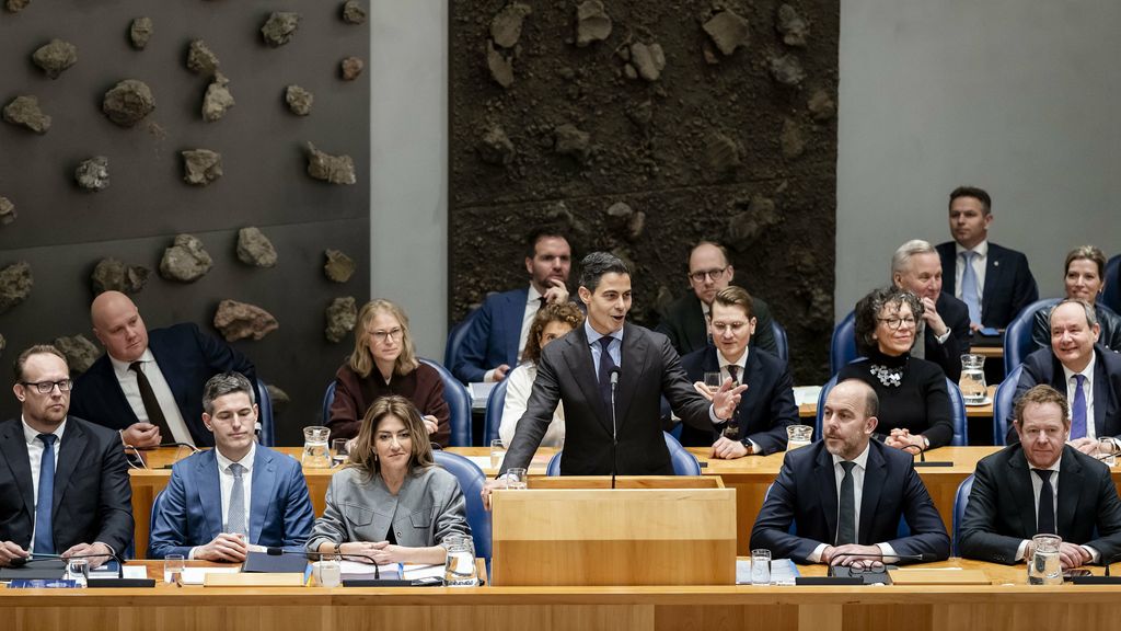 Foto: Kabinet komt met steunpakket van 1 miljard euro, maar benzine niet goedkoper