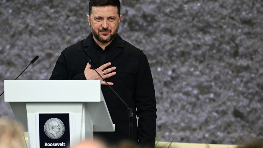 Foto: Staande ovatie voor Zelensky bij uitreiking Four Freedoms Awards in Middelburg