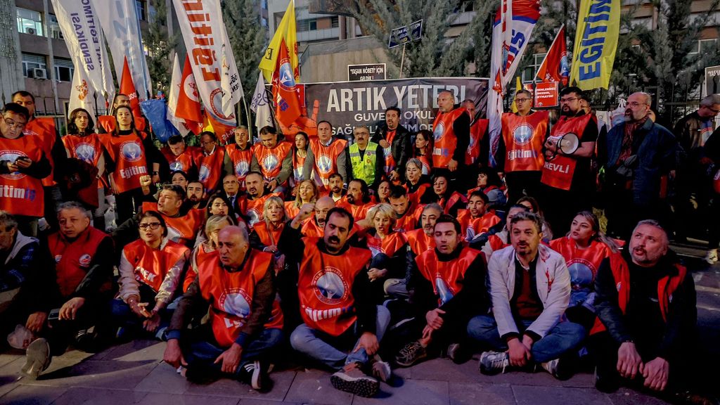 Foto: Turkije neemt maatregelen na schietpartijen, richt pijlen op sociale media