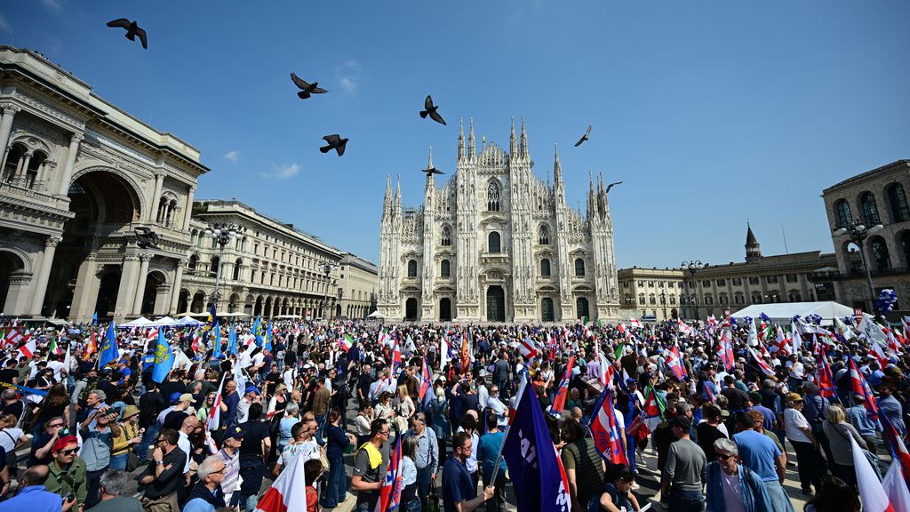 Foto: Botsing tussen politie en linkse demonstranten in Milaan