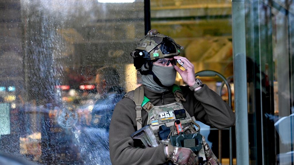 Foto: Man schiet zeker 6 mensen dood in Kyiv, motief onbekend