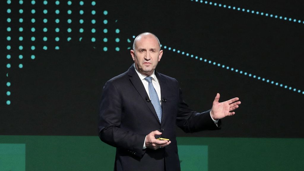 Foto: Bulgaren naar de stembus: pro-Russische oud-president grote kanshebber