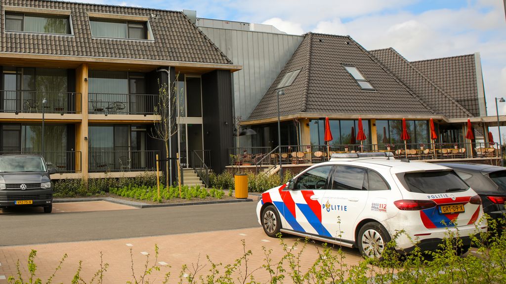 Foto: Man (37) onder 'verdachte omstandigheden' dood gevonden in hotel Katwoude