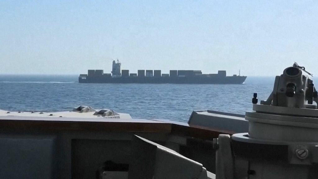 Foto: VS beschiet Iraans containerschip, Iran kondigt vergelding aan