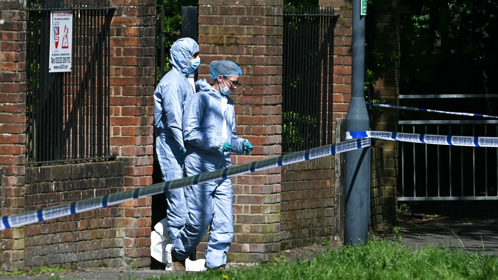 Foto: Brandstichting bij synagoge in Londen, twee jonge mannen aangehouden