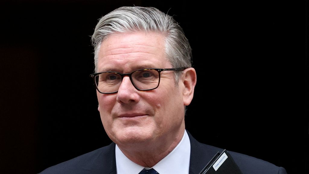 Brits parlement onbewust fout geïnformeerd, zegt Starmer, maar hij stapt niet op