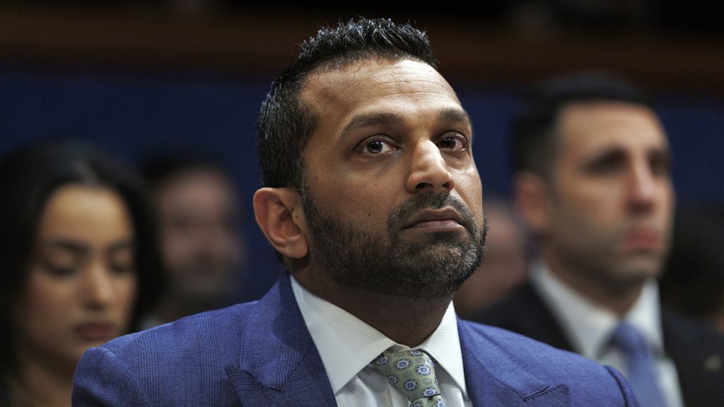 Foto: FBI-directeur eist kwart miljard dollar na artikel over drankmisbruik