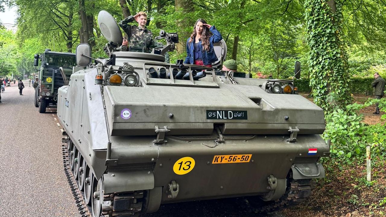 Teun mag meerijden in een tank op Bevrijdingsdag