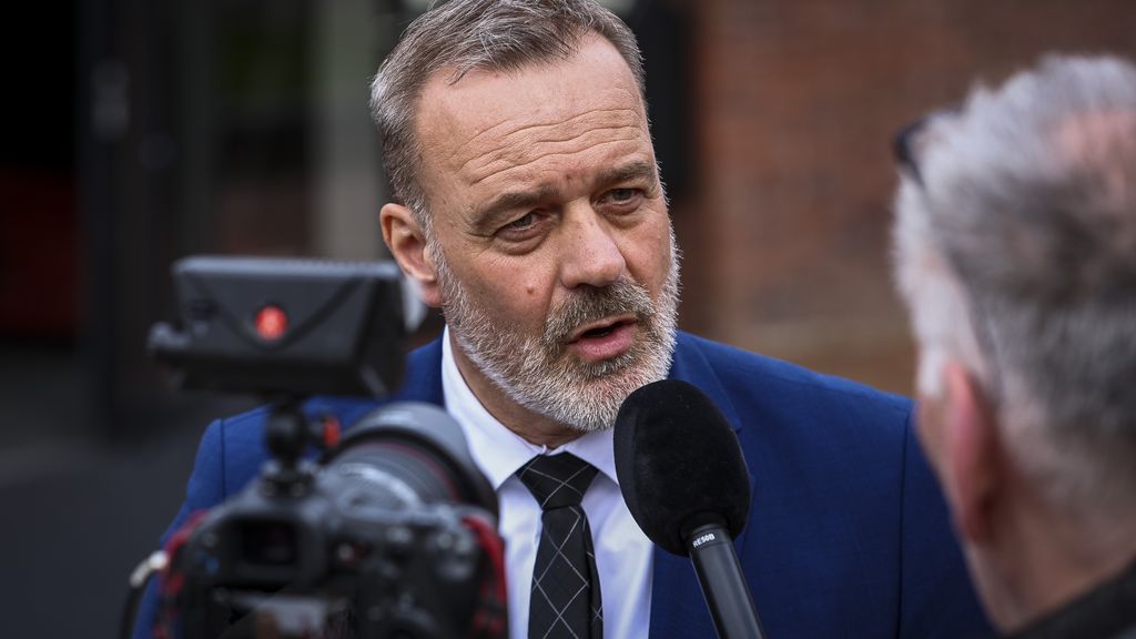 Foto: Burgemeester over onrust Stadskanaal: 'Vernielingen helpen de kinderen niet' 