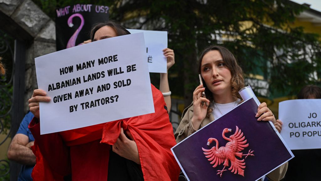 Trump-resort brengt premier Albaniรซ in lastig parket