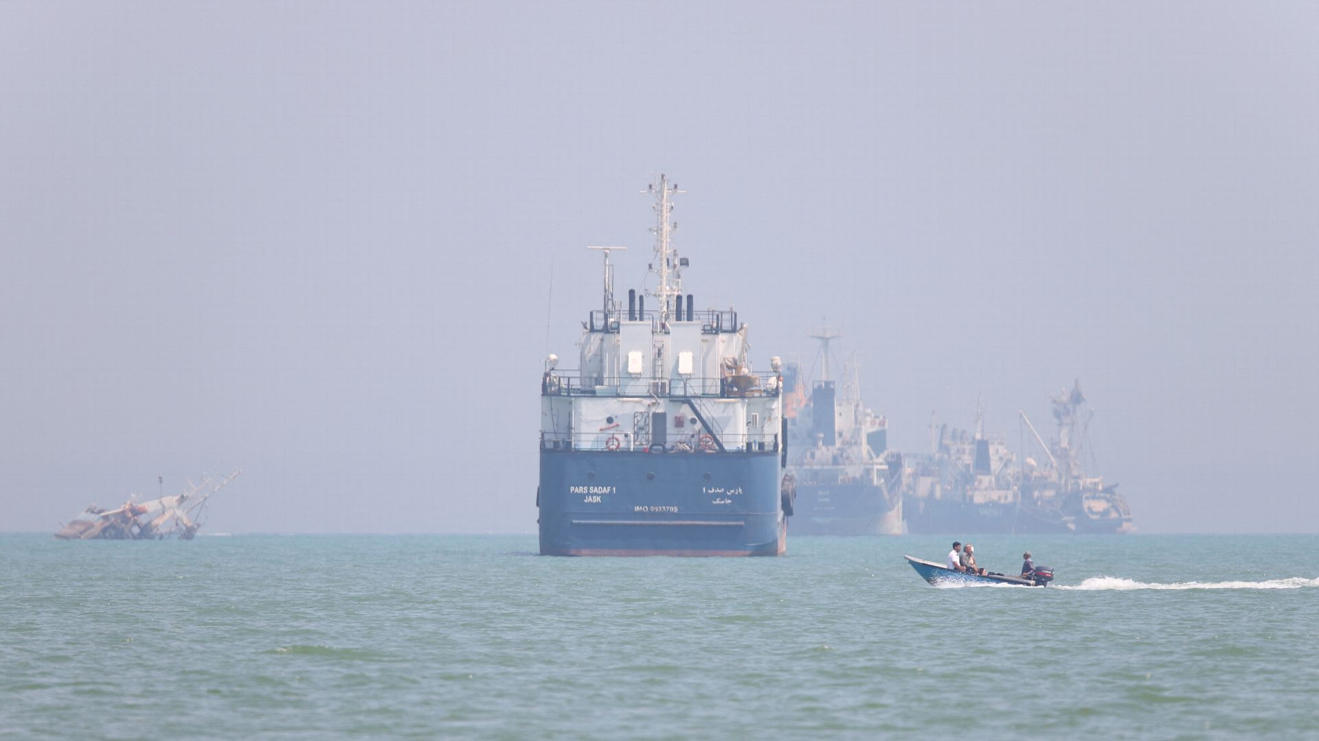 Iran zegt tanker tegen te houden in Straat van Hormuz, VS haalt drones neer