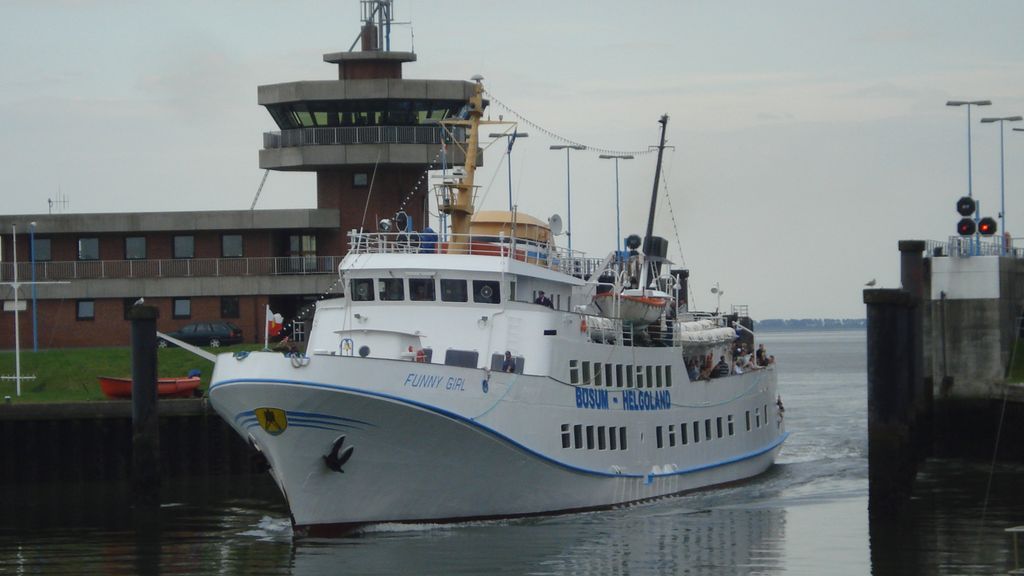 Veerboot met tientallen mensen aan boord urenlang stuurloos op Noordzee