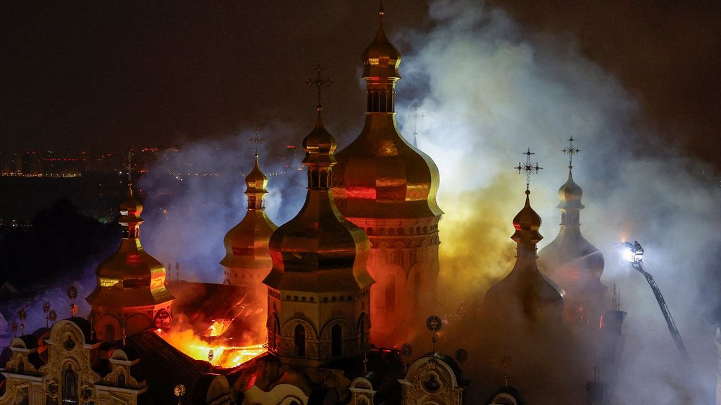 Russian Airstrikes Hit Historic Pechersk Lavra Monastery in Kyiv
