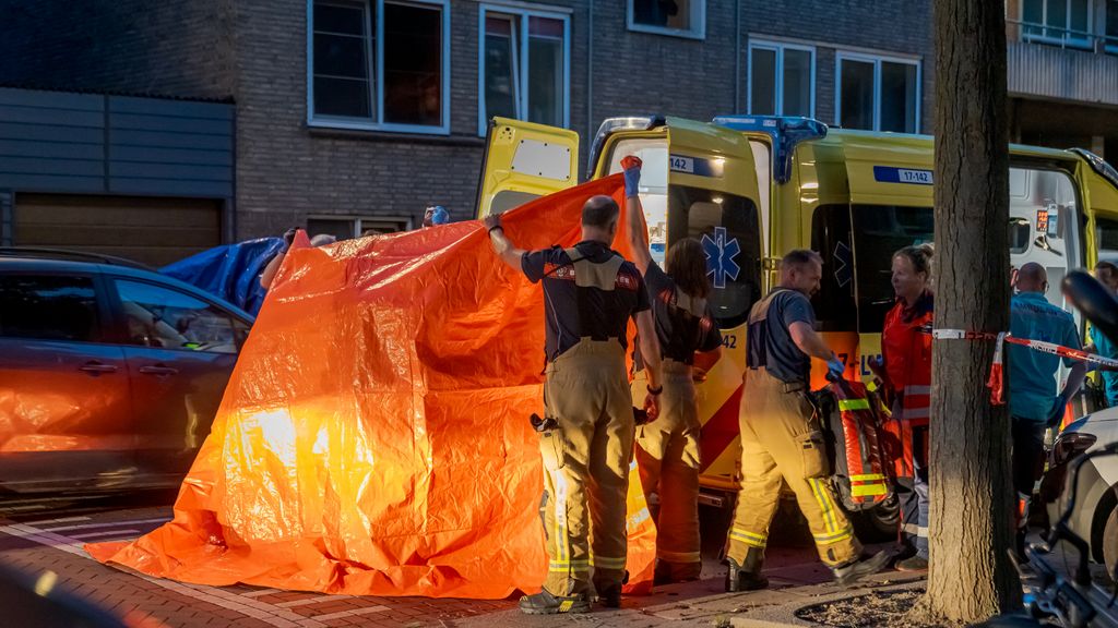 Foto: Peuter zwaargewond na val uit raam in Rotterdam