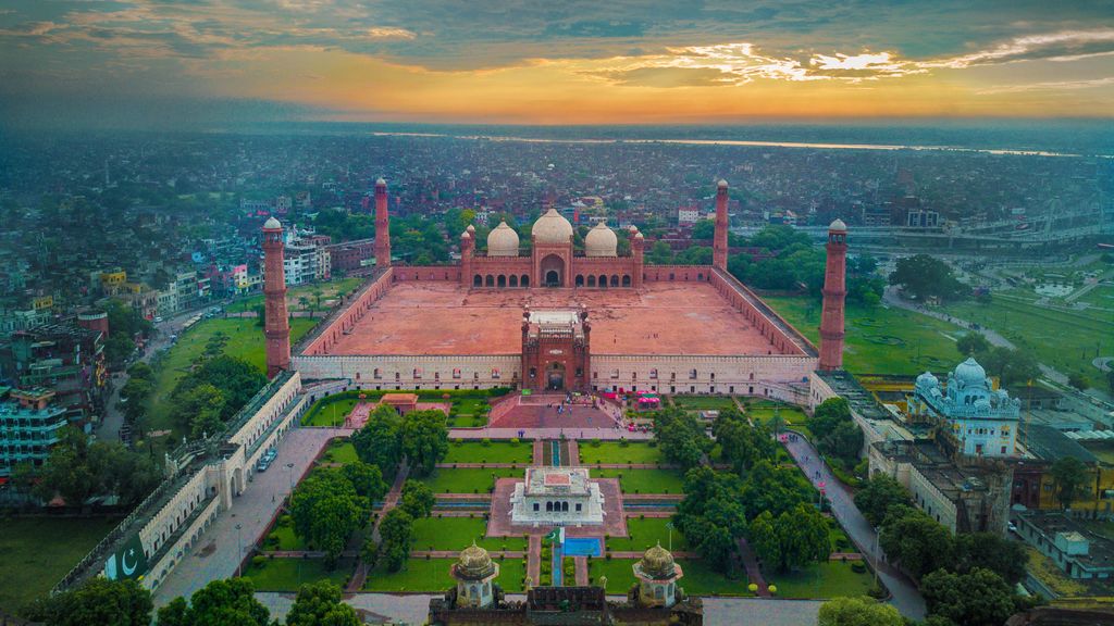 Nederlandse vrouw ontvoerd, verkracht en afgeperst in Pakistan Nederlandse vrouw ontvoerd, verkracht en afgeperst in Pakistan