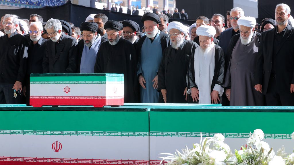 Foto: Opvolger Khamenei, zijn zoon Mojtaba, laat zich niet zien op uitvaart
