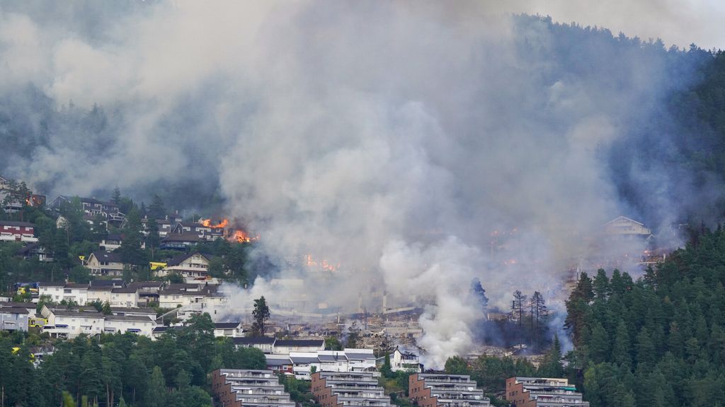 Grote brand in Noorse stad verwoest honderd huizen Grote brand in Noorse stad verwoest honderd huizen
