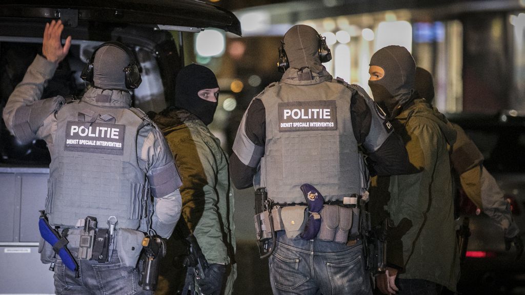 Foto: Justitie waarschuwt voor swatten: 'Opeens onterecht een arrestatieteam voor je deur'