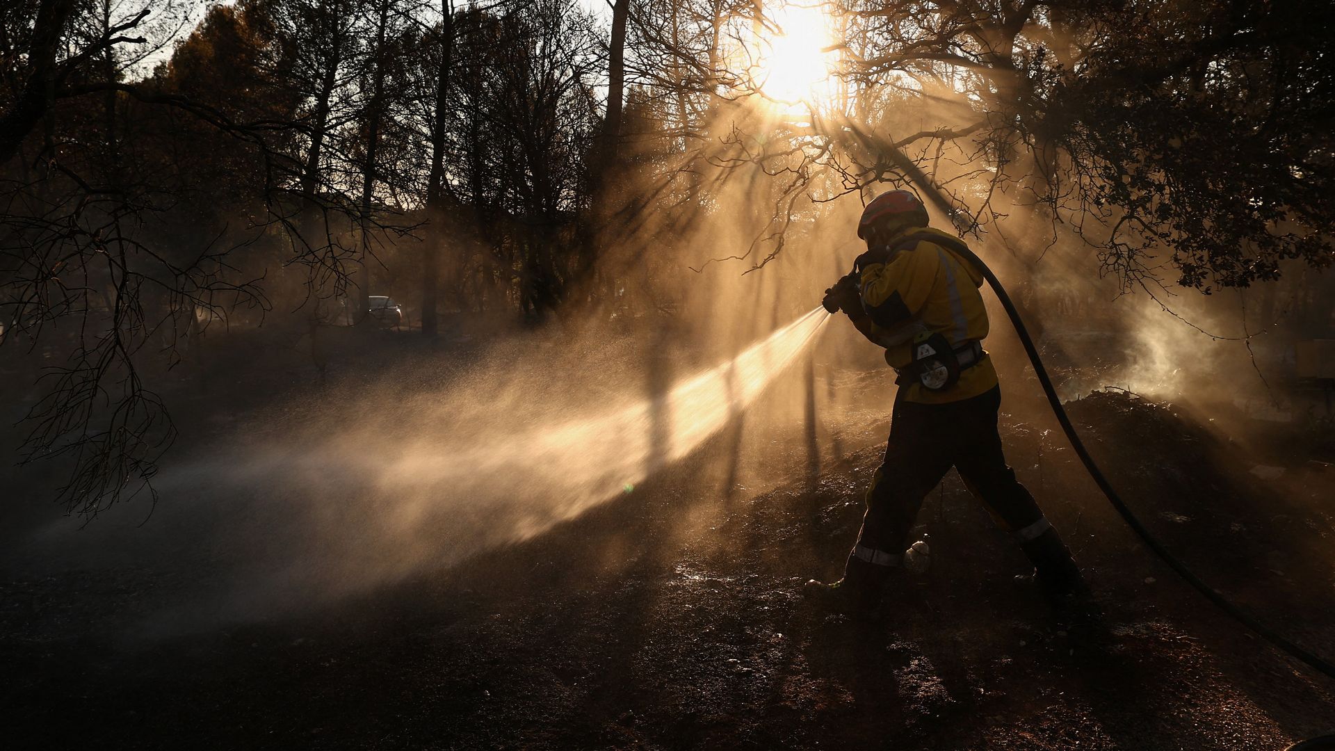 Grote natuurbrand tussen Marseille en Nice, zeker 400 mensen geëvacueerd