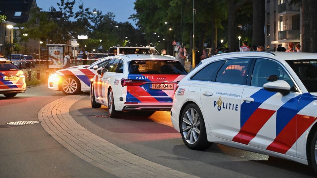 Woningen Bilthoven ontruimd om mogelijk gevaarlijke stoffen in auto, twee aanhoudingen Woningen Bilthoven ontruimd om mogelijk gevaarlijke stoffen in auto, twee aanhoudingen