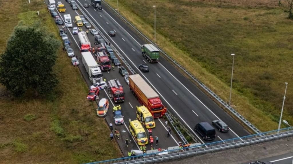 Foto: Zevenaar wil dat minister ingrijpt na reeks ongelukken bij Duitse grenscontroles 
