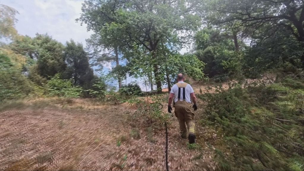 Mogelijk kleine uitbreiding brand in nacht, ‘maar brandweer schrikt er niet van’ Mogelijk kleine uitbreiding brand in nacht, ‘maar brandweer schrikt er niet van’
