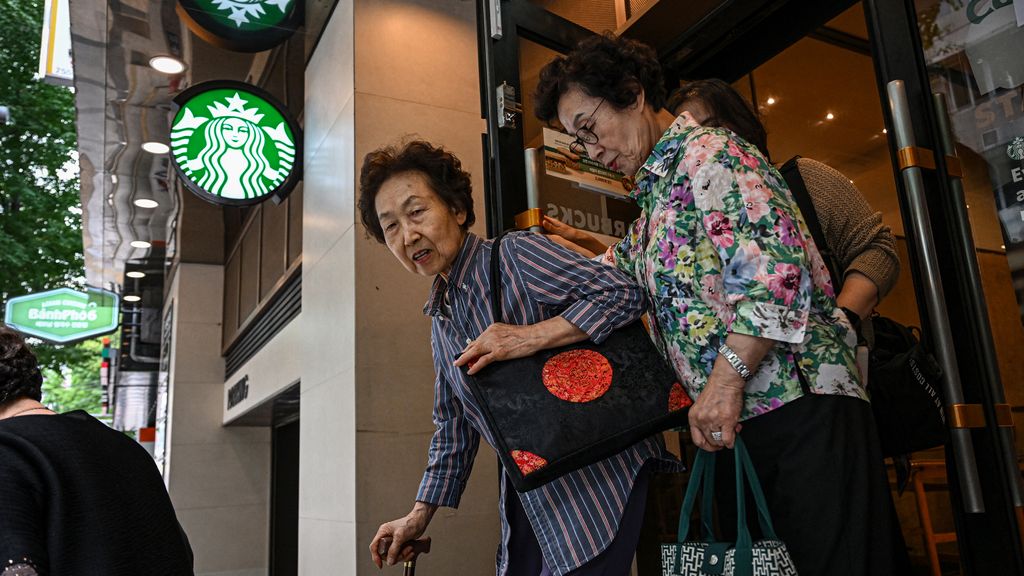 Zuid-Koreaanse politie doorzoekt hoofdkantoor Starbucks na misplaatste actie Zuid-Koreaanse politie doorzoekt hoofdkantoor Starbucks na misplaatste actie