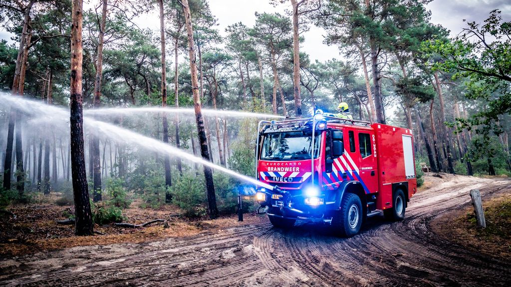 Brandweer geeft sein brand meester voor grote natuurbrand bij Venray