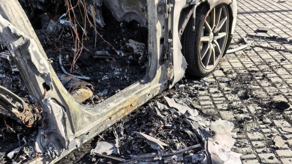 Russische droneproducent zwaargewond door explosie auto bij Jekaterinenburg Russische droneproducent zwaargewond door explosie auto bij Jekaterinenburg