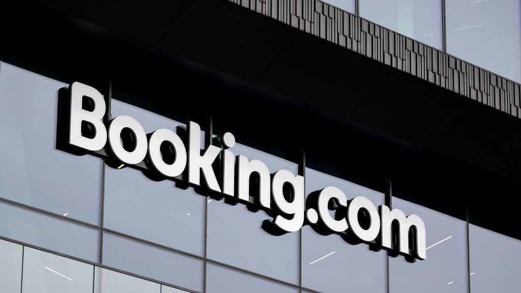7/8 in Nieuwsuur: Fraude via Booking.com • Staakt-het-vuren Gaza • Megaboete voor Meta