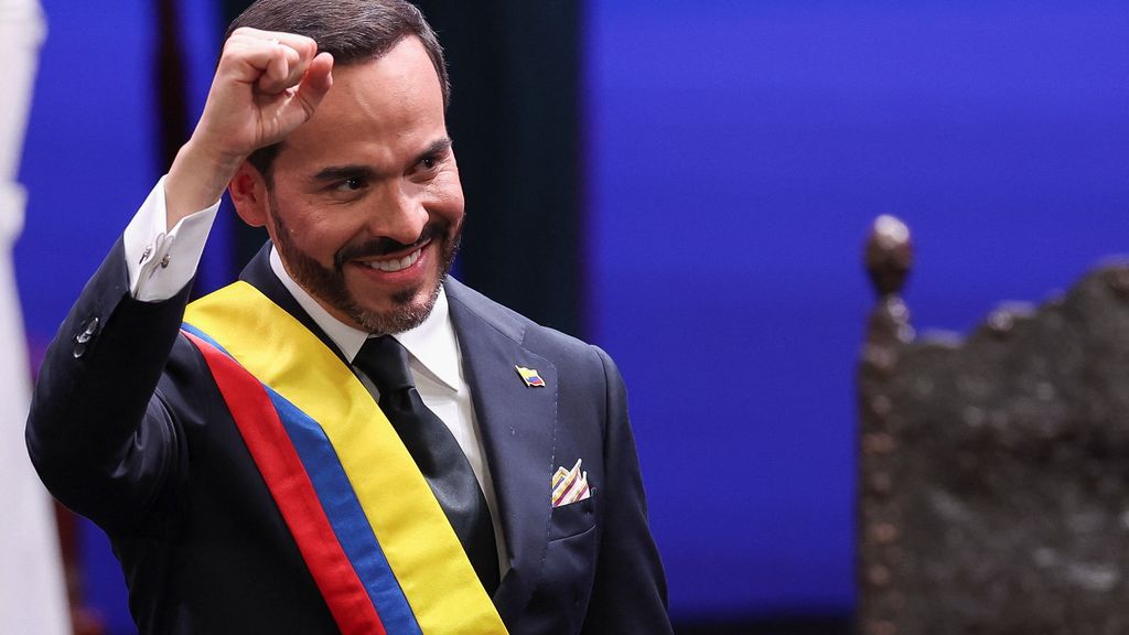 Ultrarechtse Abelardo de la Espriella ingezworen als president van Colombia