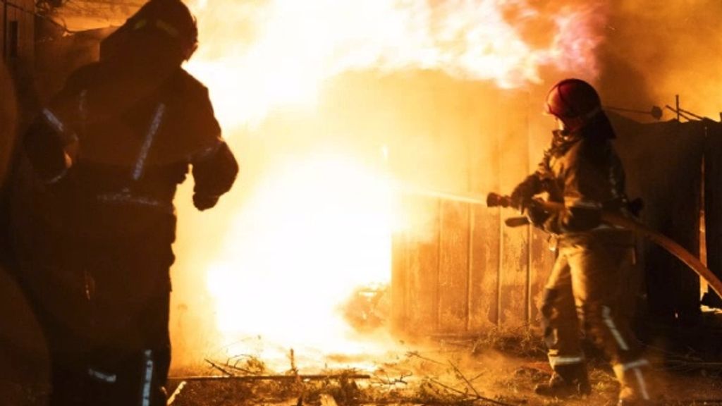 Doden door Russische aanvallen op Kyiv, Oekraïne bestookt Russische raffinaderijen Doden door Russische aanvallen op Kyiv, Oekraïne bestookt Russische raffinaderijen