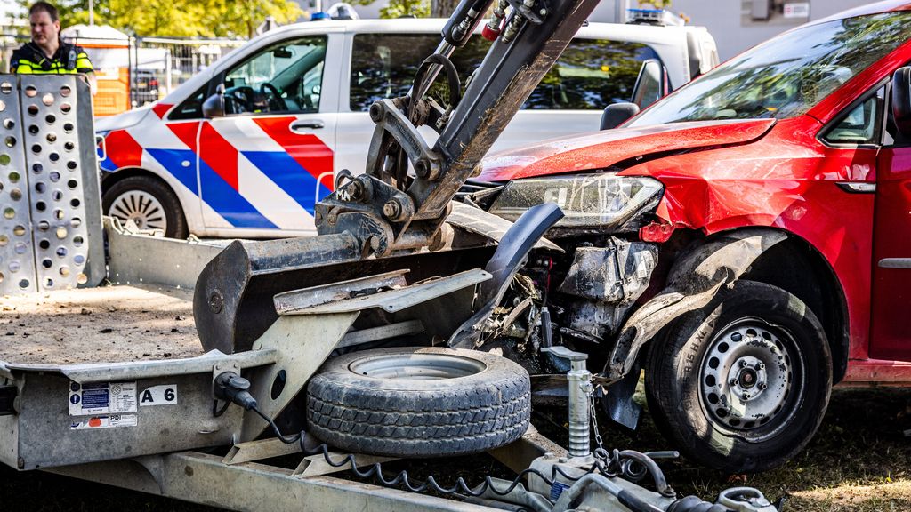 Jongen (15) pakt stuur bij onwelwording en ‘voorkomt erger’ in Oud-Beijerland Jongen (15) pakt stuur bij onwelwording en ‘voorkomt erger’ in Oud-Beijerland