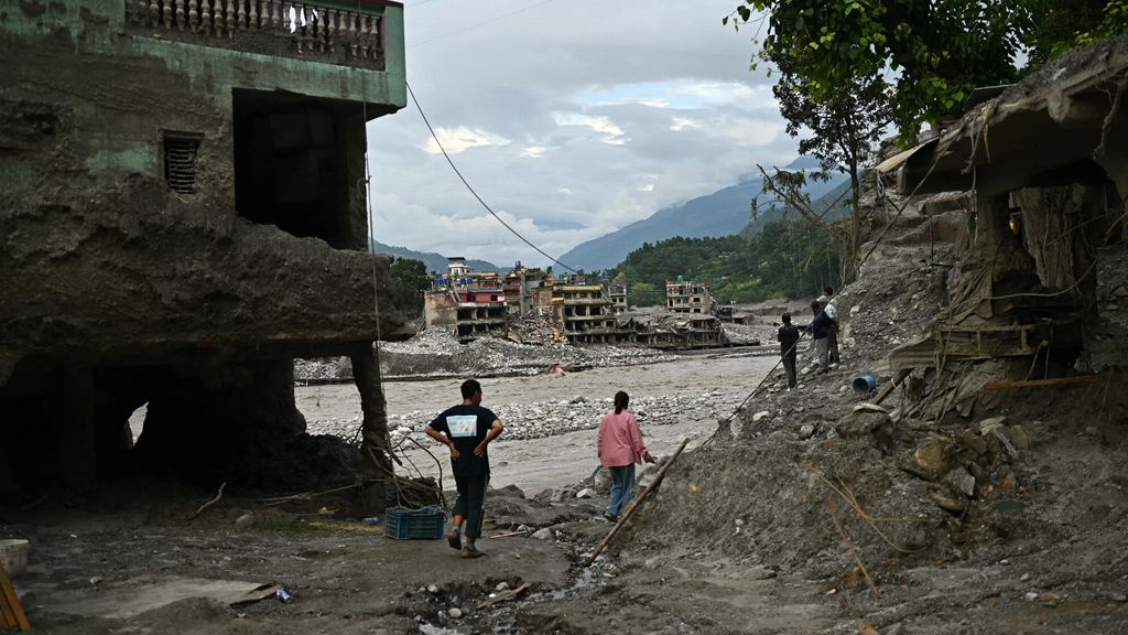 Australiër huurt helikopter om vrouw in Nepal te zoeken, nog zeker 5000 vermisten