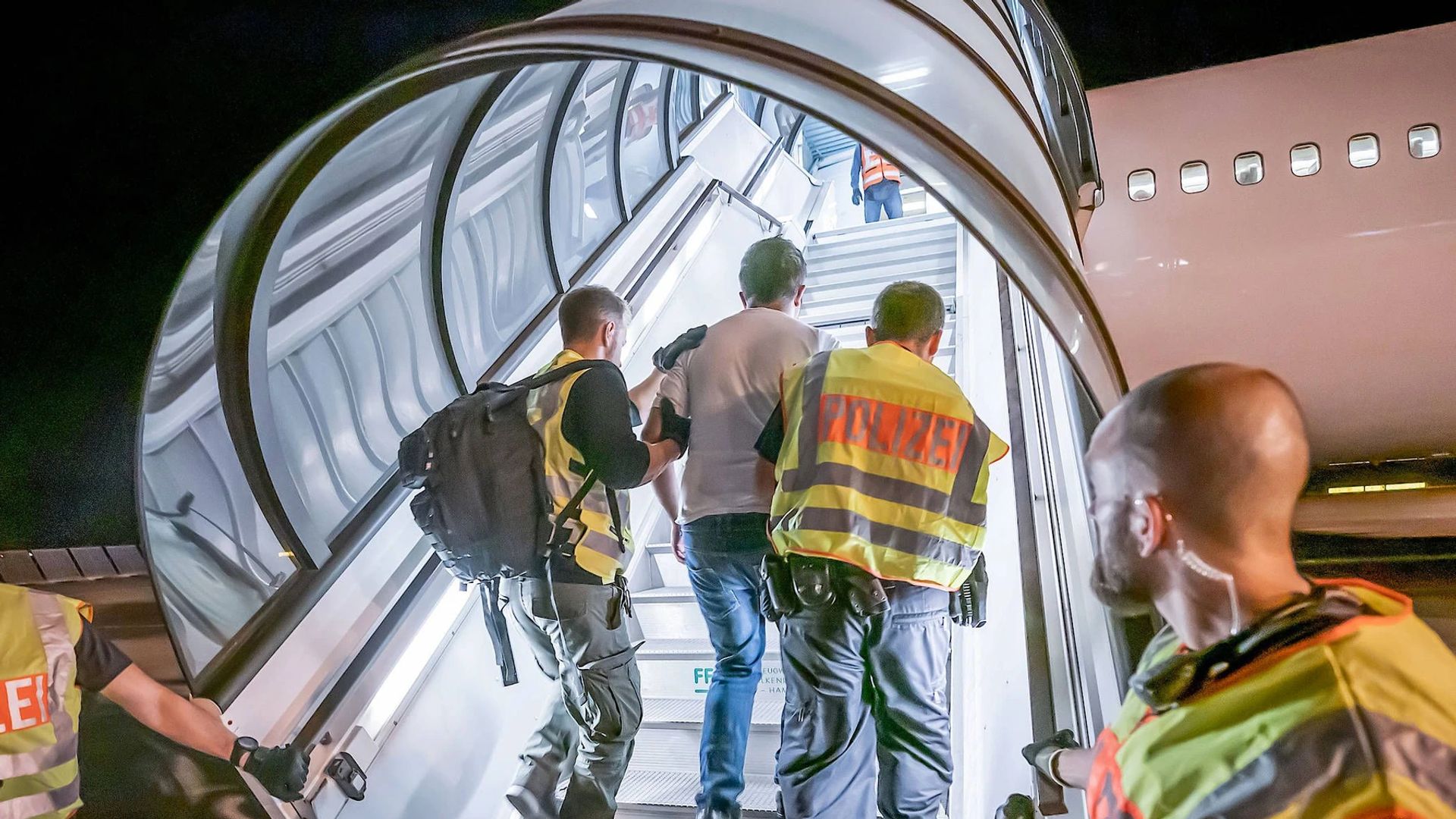 Duitsers zetten criminele statushouders uit, Kamerleden willen zelfde aanpak hier