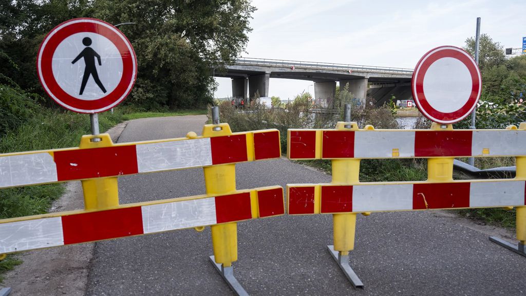 Al vroeg file rond afgesloten Hardenbergerbrug in A28 bij Nijkerk Al vroeg file rond afgesloten Hardenbergerbrug in A28 bij Nijkerk