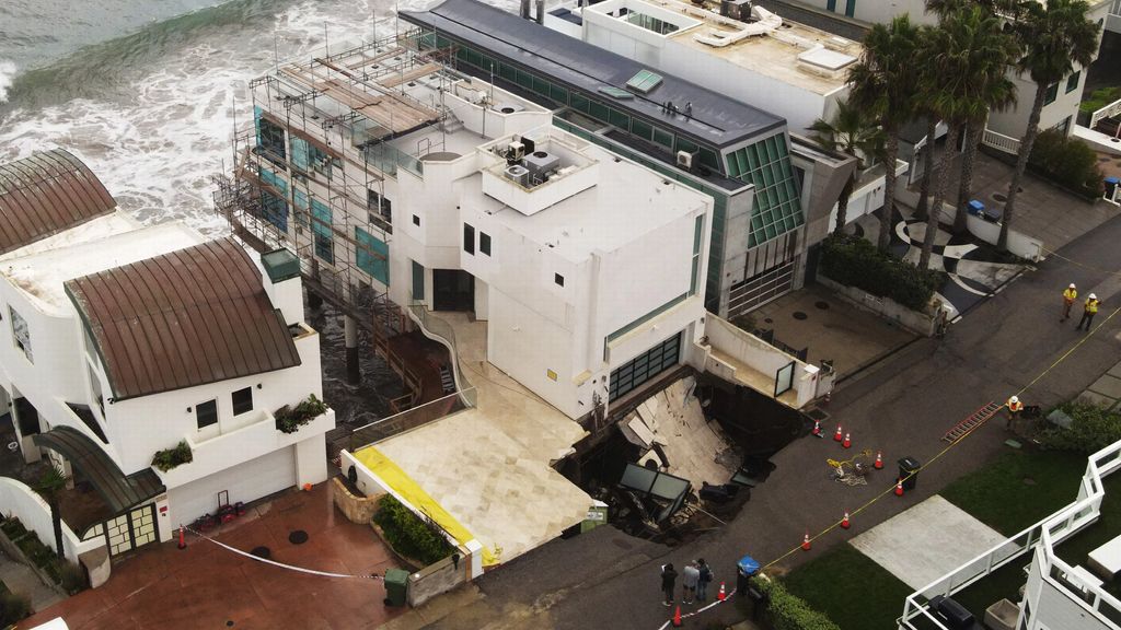 Sinkhole Opens at Nicolas Cage's Malibu Villa After Storm